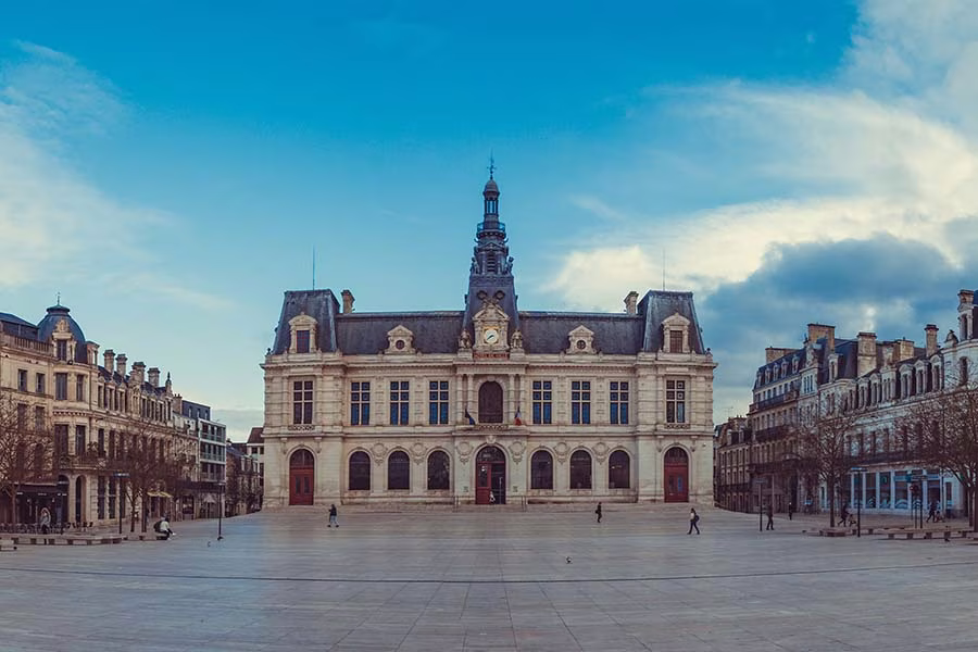 header activ travaux Activ Travaux Poitiers - (Arthur Millet)