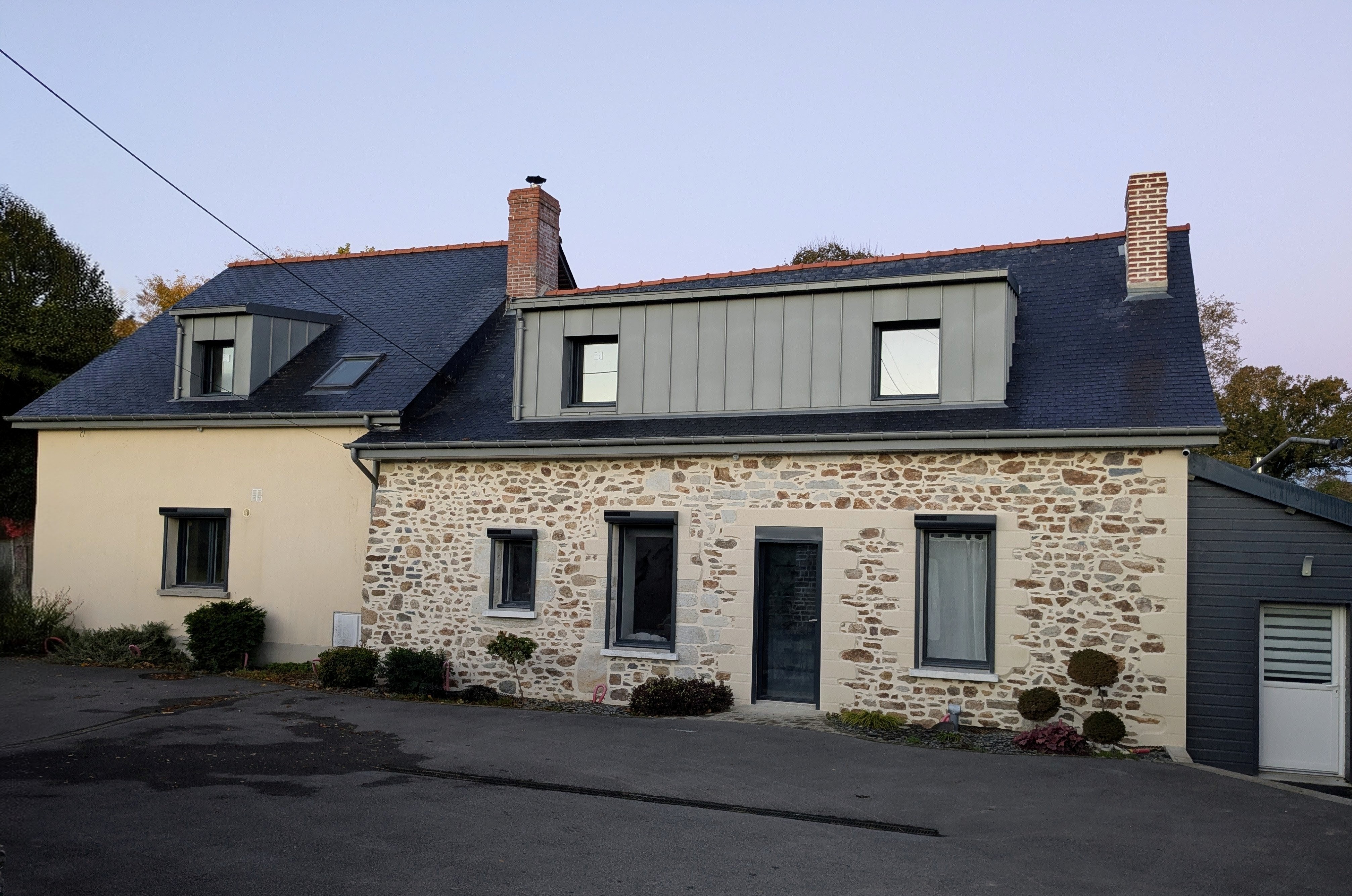 Réalisation Rénovation et surélévation d'une façade de maison - Argentré-du-Plessis