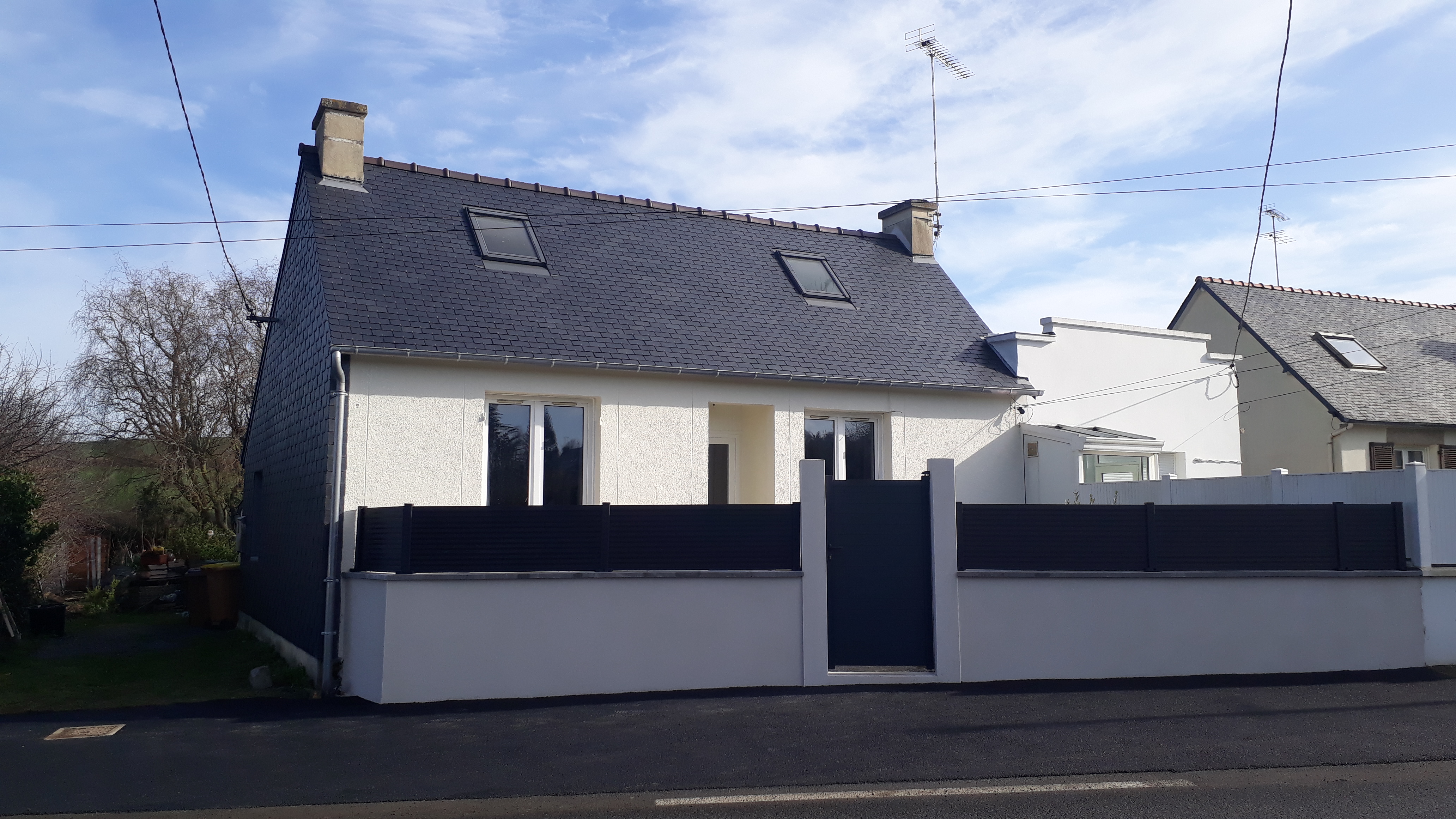 Réalisation Rénovation complète d’une maison à Ploufragan – façade, toiture et clôture - Ploufragan