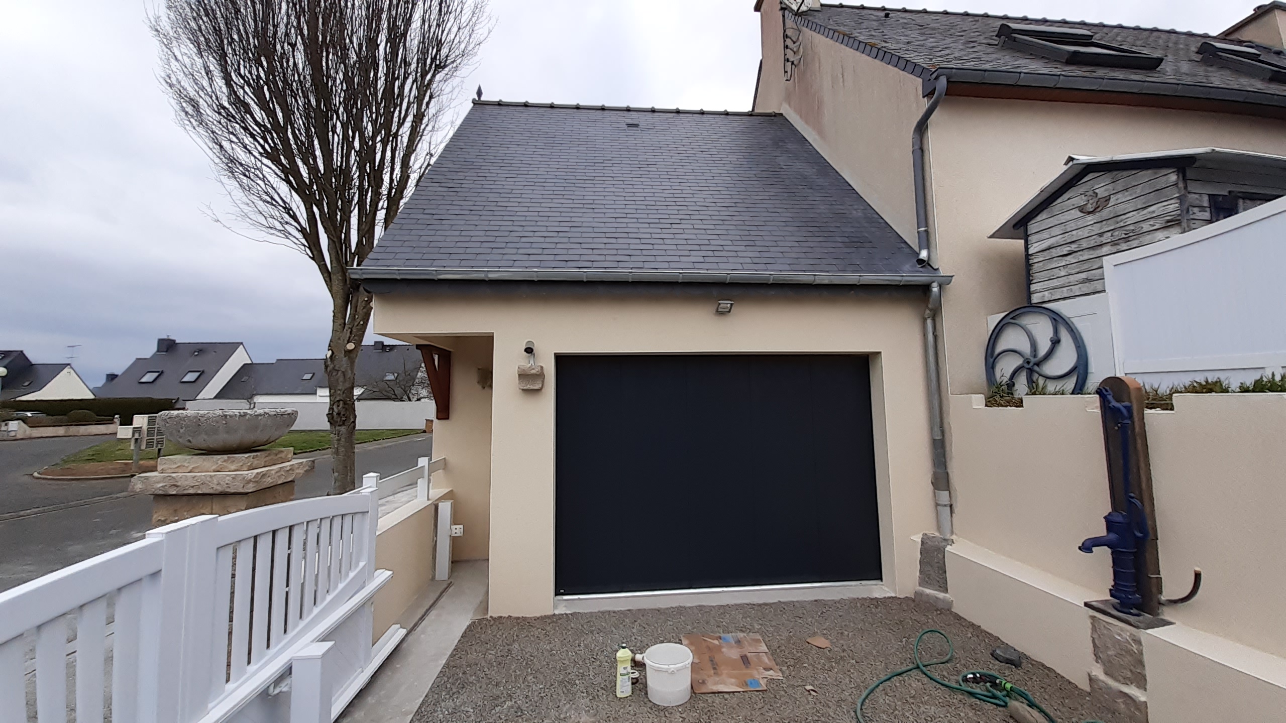 Réalisation Création d’un garage accolé à une maison à Ploufragan – un espace sur mesure - Ploufragan