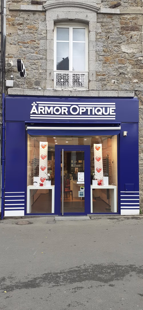 Réalisation 1 Nouvelle identité visuelle pour ARMOR OPTIQUE : une façade rafraîchie et plus attractive - Saint-Brieuc