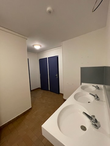 Réalisation Rénovation des sanitaires du Complexe Marcel Paul à Ploufragan – modernité et accessibilité - Ploufragan