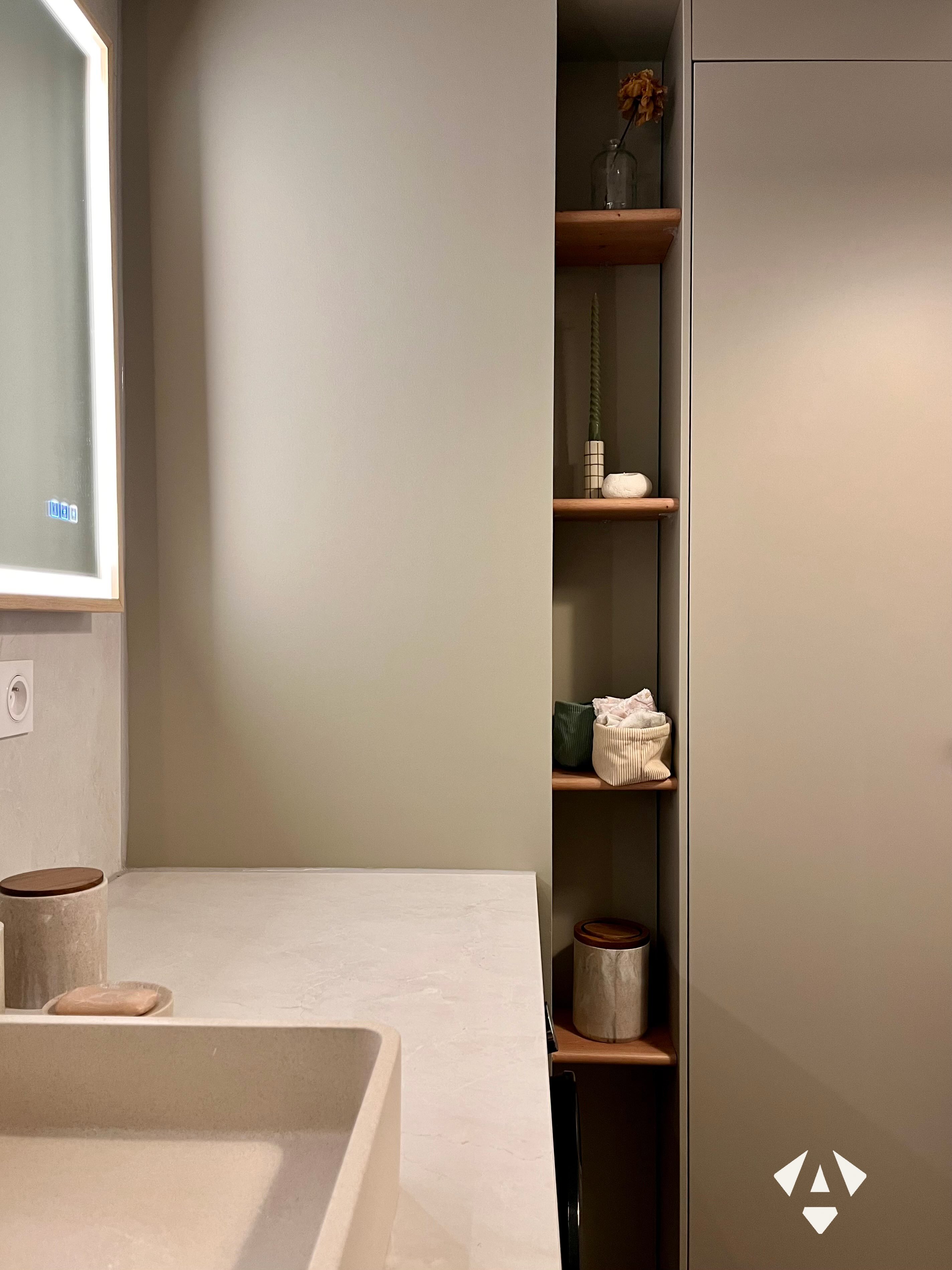 Réalisation Aménagement et rénovation de salle de bain : une transformation douce pour un espace plus fonctionnel - Rennes