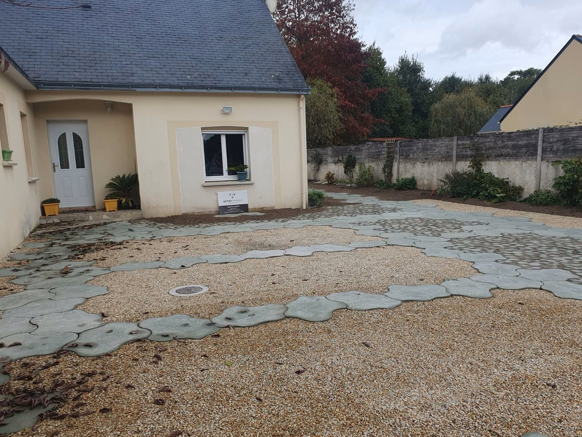 Réalisation Un accès carrossable, perméable et végétalisé à Tréffieux (44) - Treffieux