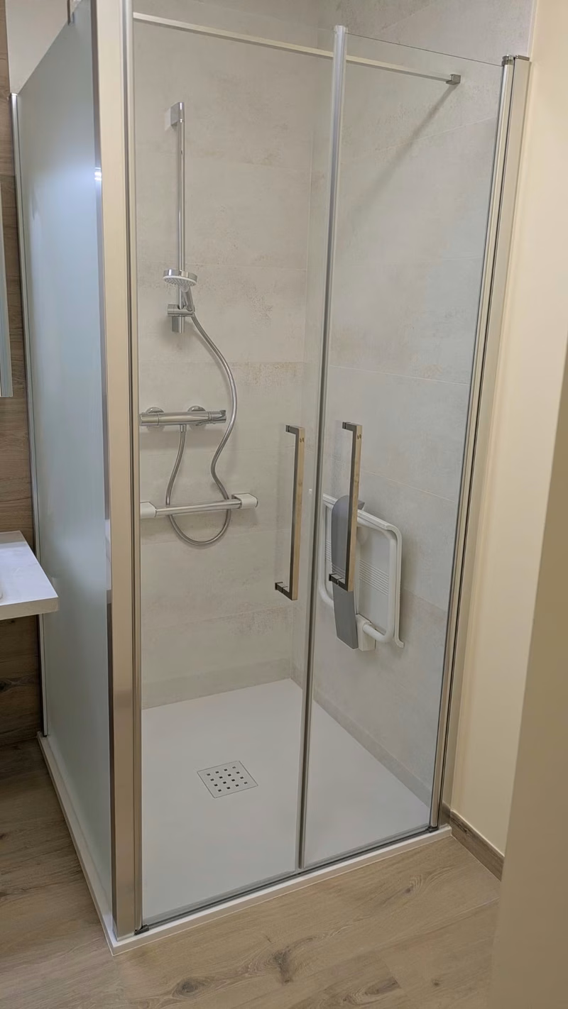 Réalisation Rénovation d’une salle de bain à Saint-Paul-de-Vence : confort, sécurité et élégance et PMR - Saint-Paul-de-Vence